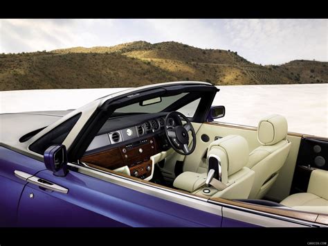 Rolls-Royce Phantom Drophead Coupe - Interior | Caricos