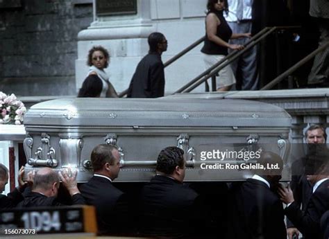 124 Aaliyah Funeral Stock Photos, High-Res Pictures, and Images - Getty ...