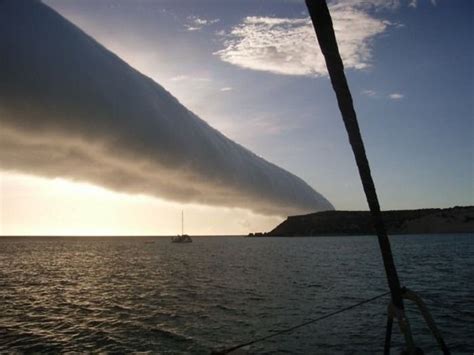 Mysterious Morning Glory Cloud Formation | Clouds, Natural phenomena, Wild weather