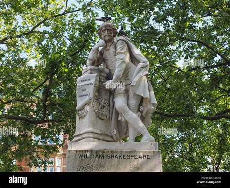 Shakespeare statue in London Stock Photo - Alamy