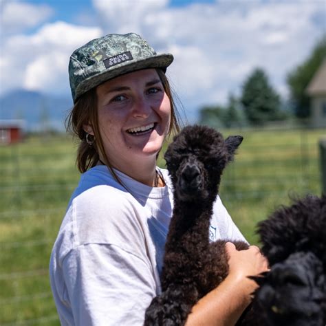 Alpaca & Llama Farm Tour Experience - Alpacas of Montana