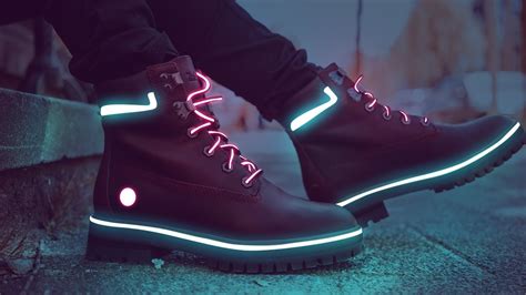 Neon Glowing Shoes Photo Effect Photoshop Tutorial - Photoshop Trend