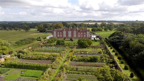 Helmingham Hall Gardens - Places to go | Lets Go With The Children