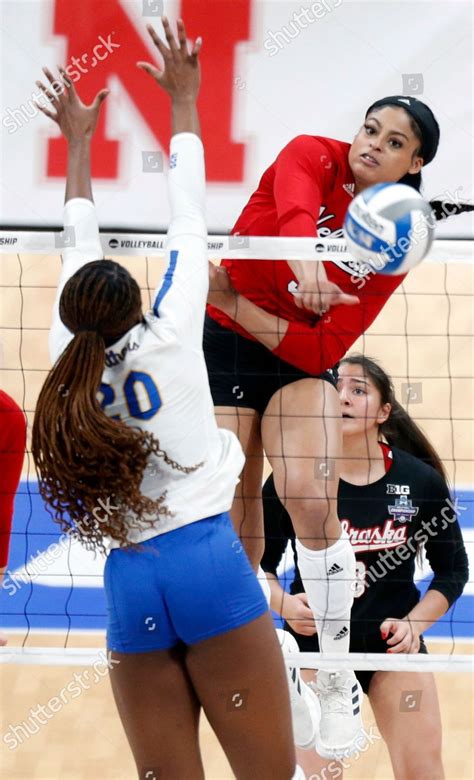 Nebraskas Kenzie Knuckles Top Right Spikes Editorial Stock Photo ...