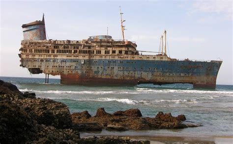 American Star | Navires abandonnés, Endroits abandonnés, Navire de guerre