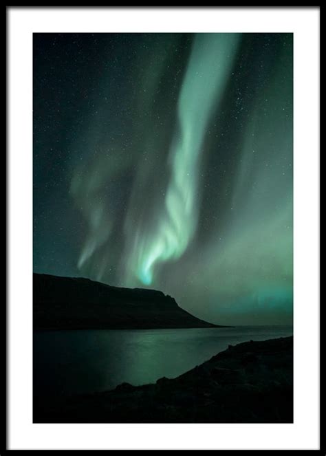 Iceland Northern Lights Poster - Green northern lights - desenio.com