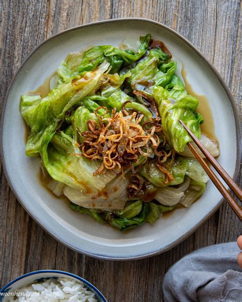 How to Make an Easy and Warm Iceberg Lettuce dish - WoonHeng