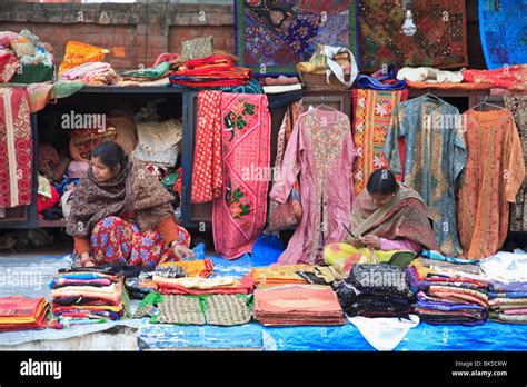 Janpath market hi-res stock photography and images - Alamy