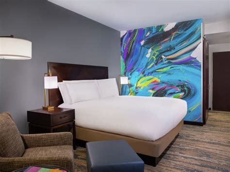 Rooms & Suites | Hilton Americas-Houston