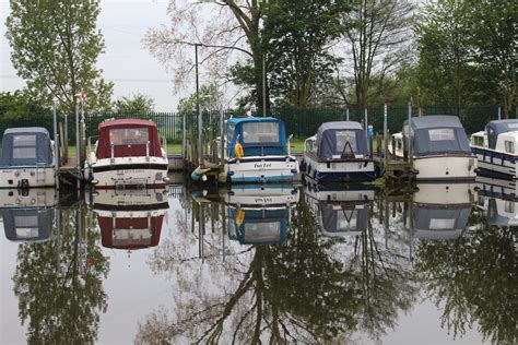 Narrowboat & Canal Boat Types | Narrowbeam, Widebeam, Dutch Barges, Cruisers | Canal boat, Canal ...