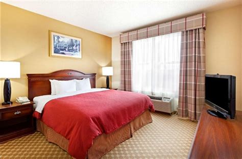 8 Harrisburg Hotels with Hot Tub in Room or Whirlpool Suites