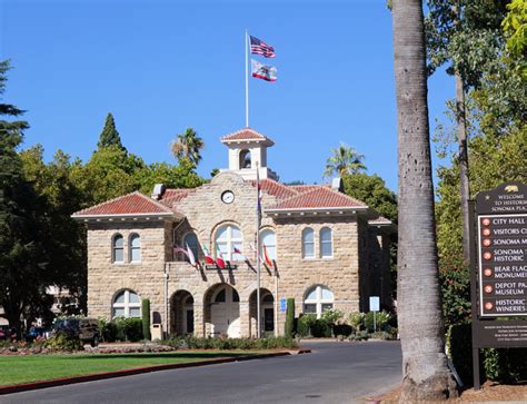 Sonoma Valley Visitors Bureau • Sonoma Plaza Visitor's Guide