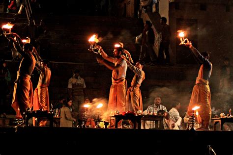 What to expect from a Ganga Aarti in Varanasi - Adventurous Miriam