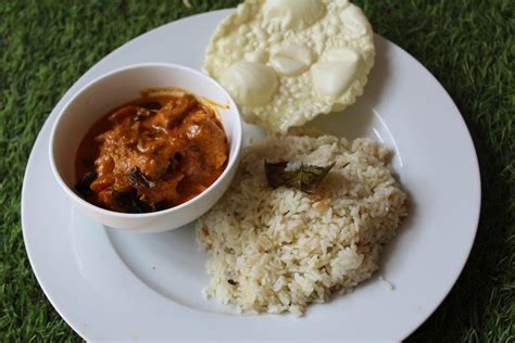 Ghee Rice and Chicken Curry - Lunch Recipes - Yummy Tummy