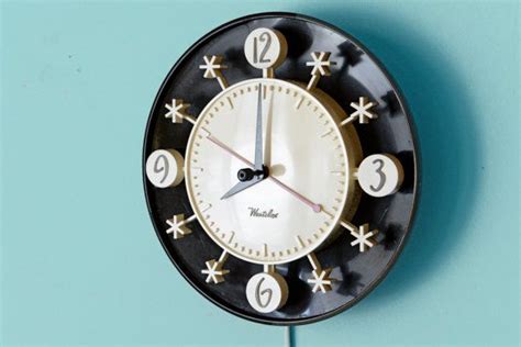 Starburst Clockmid Century Modern Retro Kitchen Clock | Etsy | Retro kitchen clocks, Modern ...