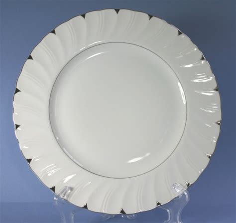 Harmony House China Heirloom 10" Dinner Plate