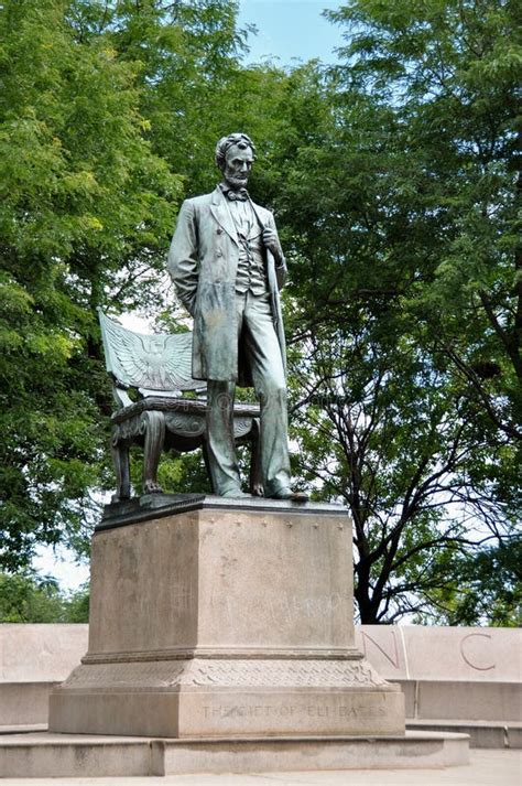 Lincoln Statue in Chicago stock image. Image of moral - 151983375