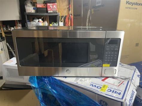 GE Spacemaker Microwave Oven PEM31SFSS