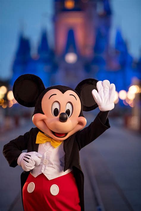 Did Disney Abandon a Giant Mickey Mouse Head? | Snopes.com