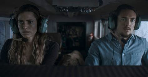 Allison Williams Flies Plane In Horizon Line Trailer