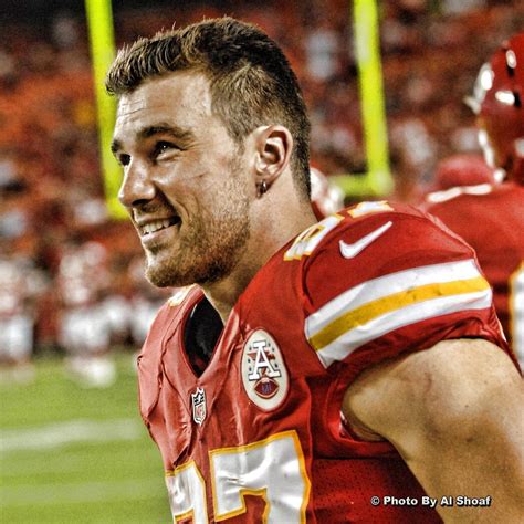 Travis Kelce Wallpaper - Kelce Chiefs Travis Kansas Football Dating ...