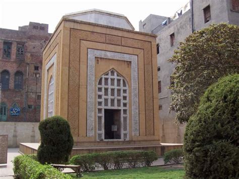 Qutb-ud-Din Aibak’s Tomb – Pakistan Guided Tours – Lahore, Pakistan