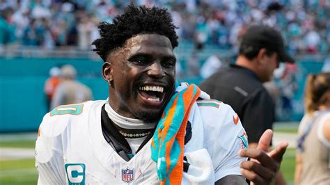 Dolphins' Tyreek Hill pokes fun at police detention in touchdown ...