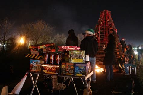 Dancing 'Cross the Country: Christmas Eve Bonfires: Lutcher/Gramercy, Louisiana