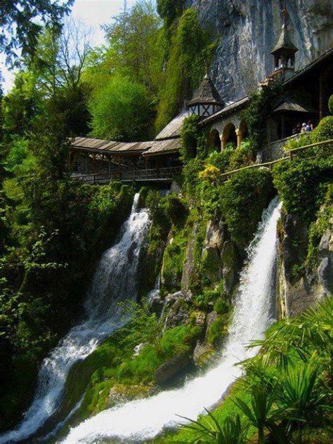 ShowMe Nan: Waterfall Walkway - St Beatus Caves - Switzerland