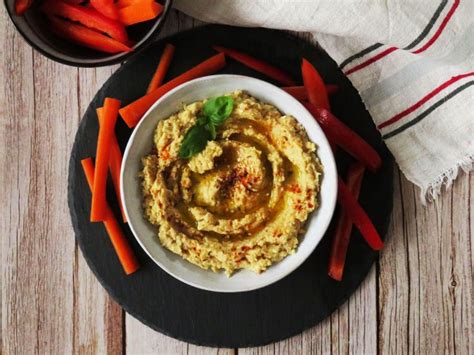 Traditional Hummus Recipe with Tahini - Vegan Foodiez