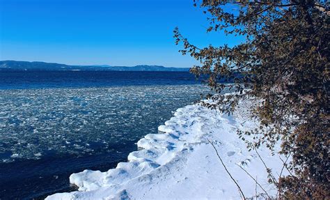 Lake Champlain icing over http://www.vermonter.com Lake Champlain ...