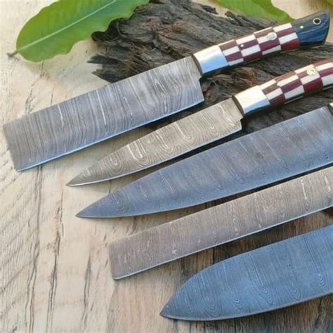 How to Choose the Best Damascus Kitchen Knives Set - IHR Archive