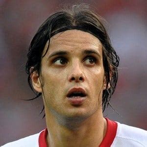 Nuno Gomes - Age, Family, Bio | Famous Birthdays