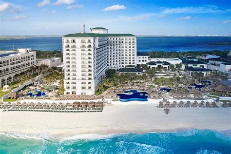 Beachfront hotels in Cancun - Caribe Shuttle Cancun