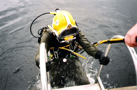 Learn about Various Branches of Commercial Diving to get Best Career | Underwater Diving Blog