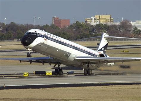 Delta MD-80 | Delta airlines, Delta, Commercial aircraft