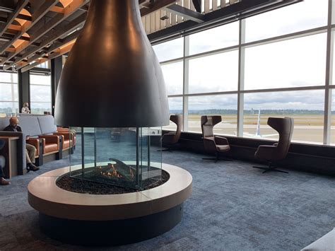 Alaska Airlines' largest lounge opens in Seattle [PHOTOS] | Seattle photos, Alaska airlines ...