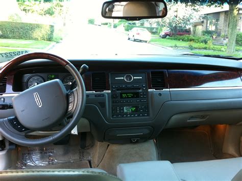 2009 Lincoln Town Car - Interior Pictures - CarGurus