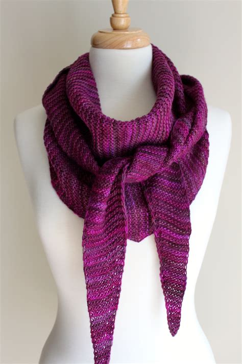 Free Knitting Patterns: Totally Triangular Scarf - Leah Michelle Designs