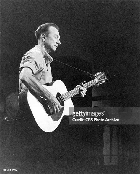 Seeger Guitars Photos and Premium High Res Pictures - Getty Images