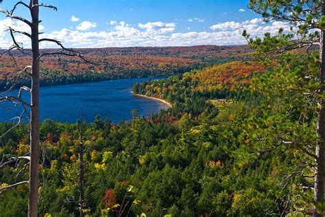 Algonquin Provincial Park, Canada in Autumn | Amusing Planet