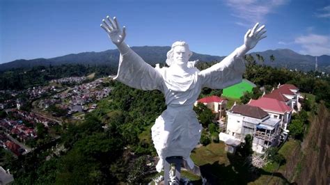 10 Julukan Kota Manado, Daerah Penghasil Wanita Cantik di Sulawesi : Okezone Travel