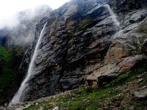 9 Best waterfalls in Uttarakhand | Waterfalls around Dehradun