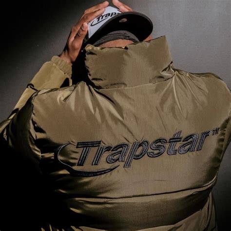 Trapstar Hyperdrive Puffer Jacket - Olive Green | Puffer jackets, Quilted outerwear, Workout jacket