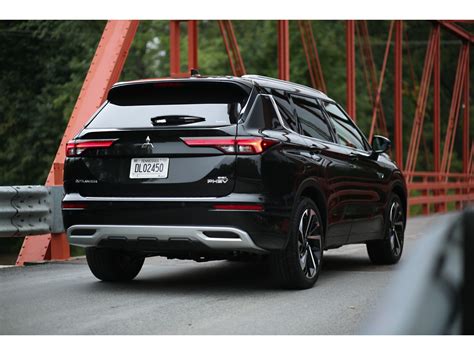 2023 Mitsubishi Outlander Plug-In Hybrid: 36 Exterior Photos | U.S. News