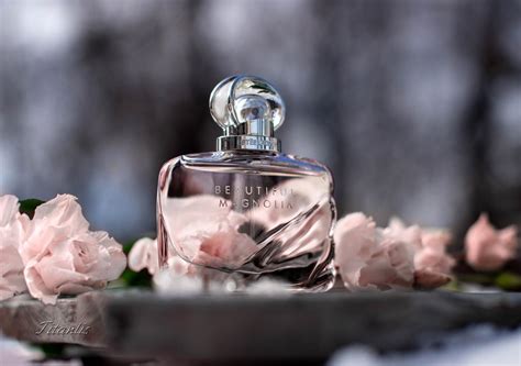 Beautiful Magnolia Estée Lauder perfume - a fragrance for women 2021