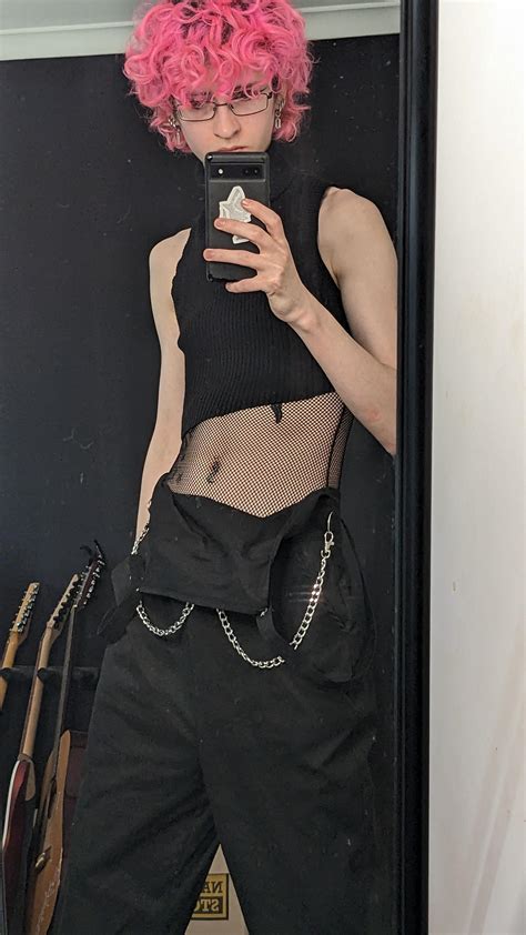 Overalls and a crop top are a good combo : r/alternativefashion