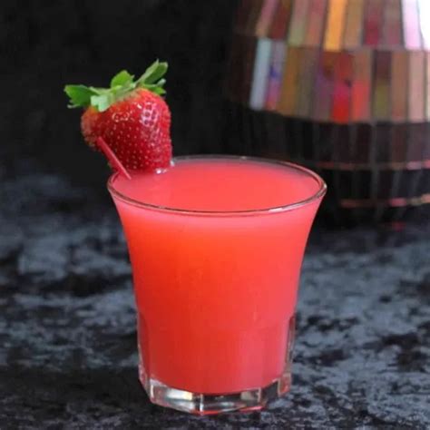 Strawberry Blonde Drink Recipe | Mix That Drink