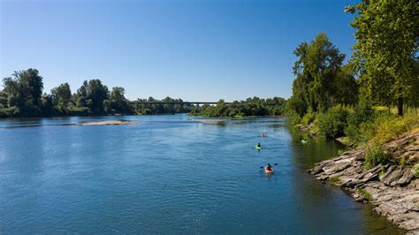 Canoeing the Willamette River Water Trail - Travel Oregon