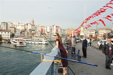 Galata Bridge : Have You Ever Seen a Two-Story Bridge? - Vivalalilia - Traveling the world while ...